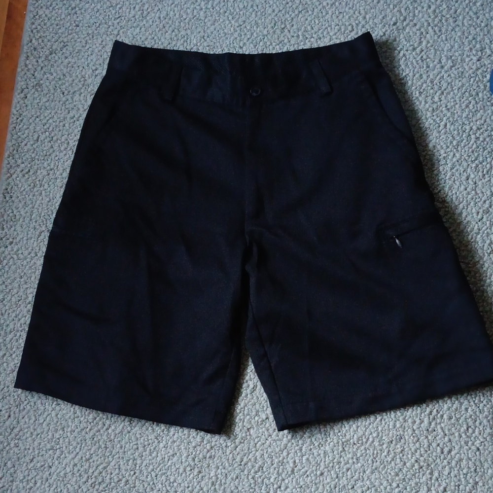 Izod Golf Men's Black Cargo Shorts Size 30